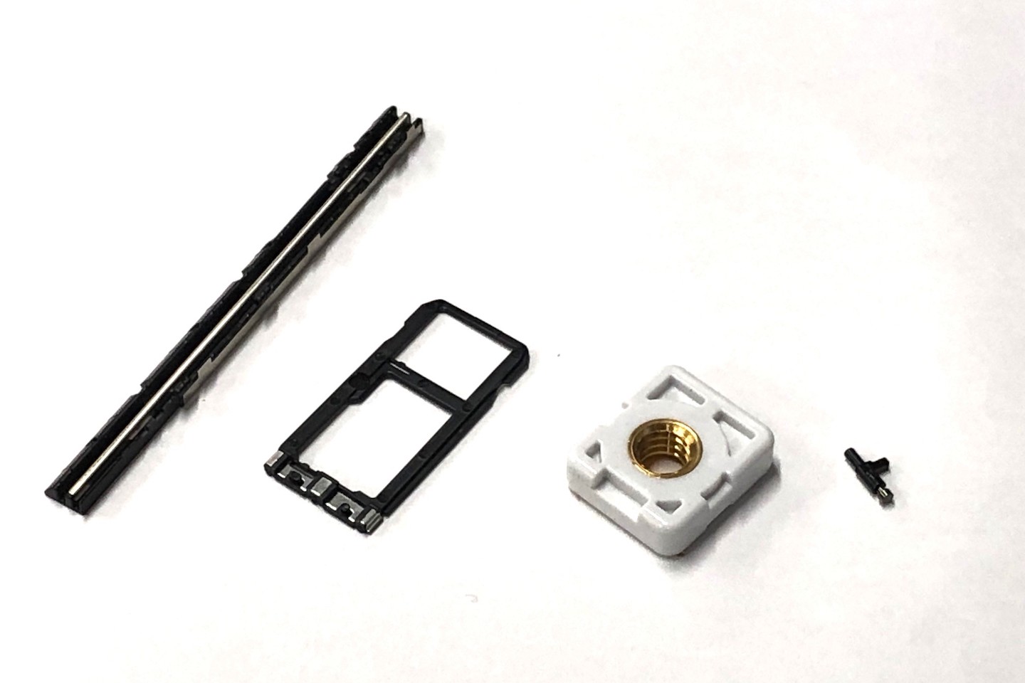 インサート成形品